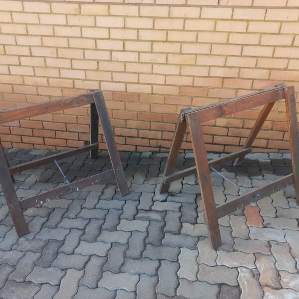 LOT: 1869 – 2 Wooden Trestles