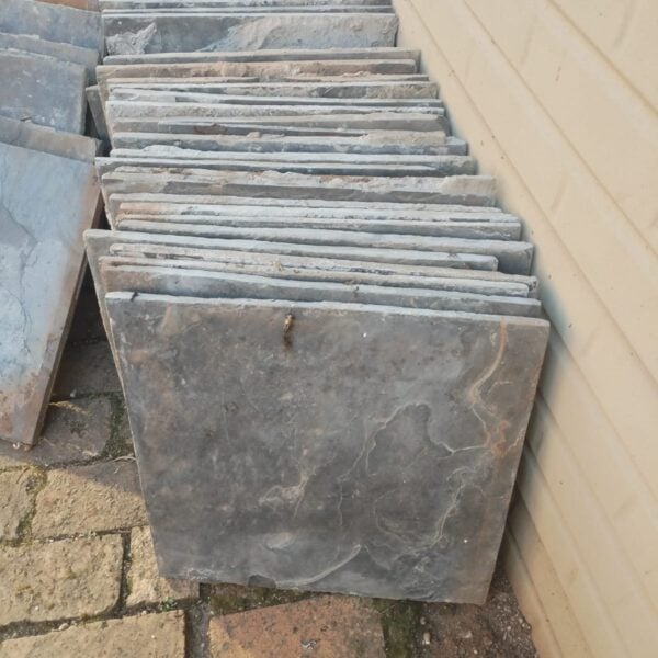 LOT: 2272 – Large Lot Of Slate Tiles