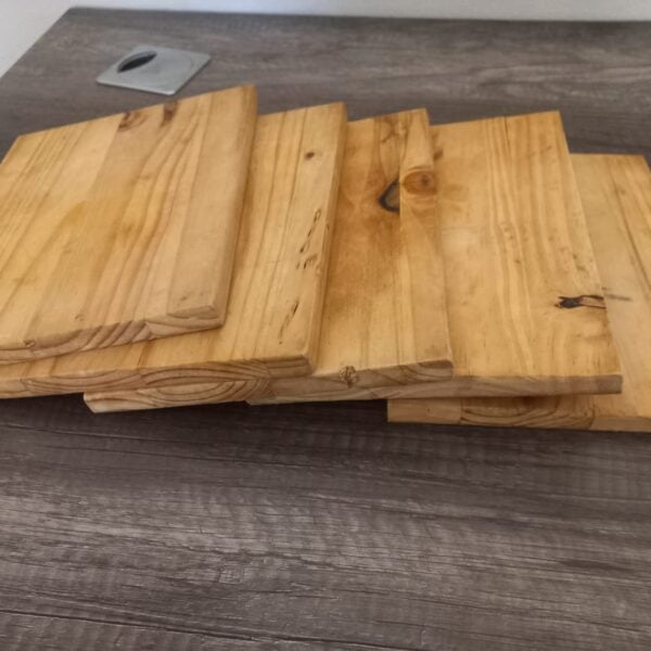 LOT: 2090 – 5pce Wooden Cutting/Serving Boards