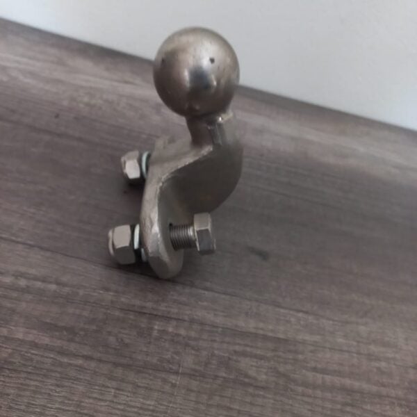 LOT: 2088 – Goose Neck Towing Ball