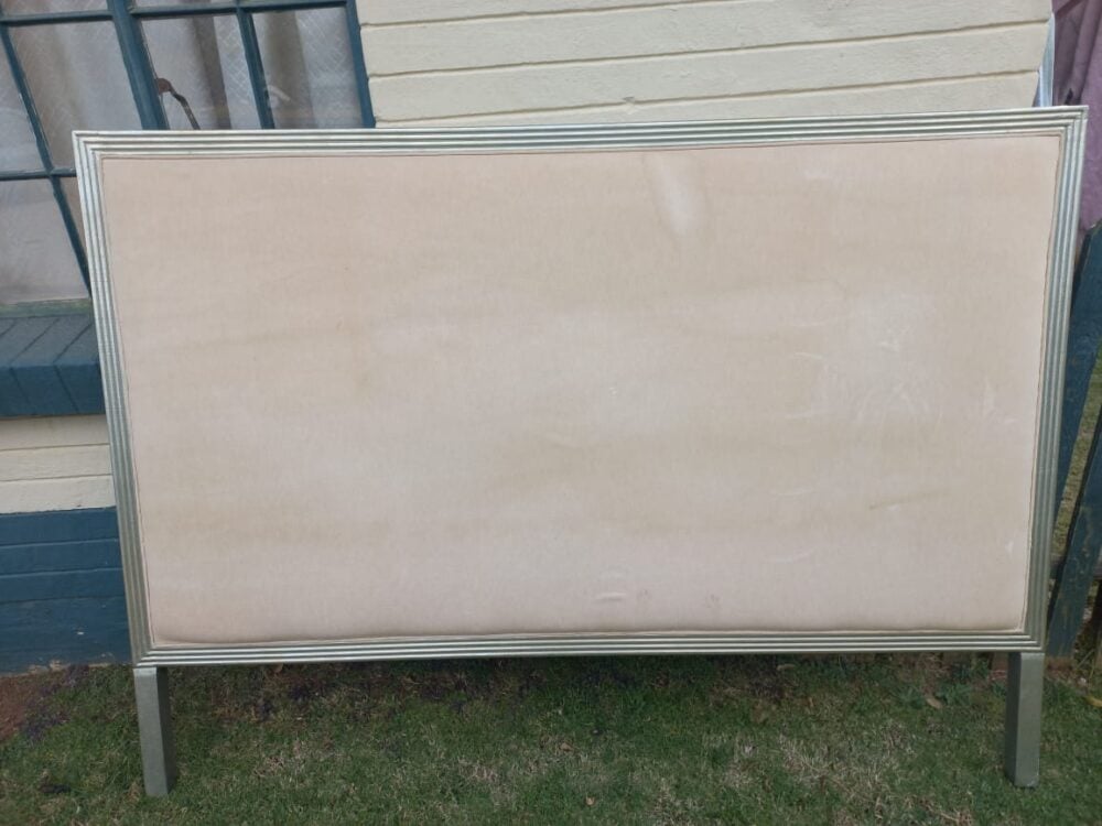 LOT: 2253 – Queen Size Headboard - Image 2