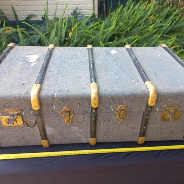 LOT: 2232 – Vintage Trunk