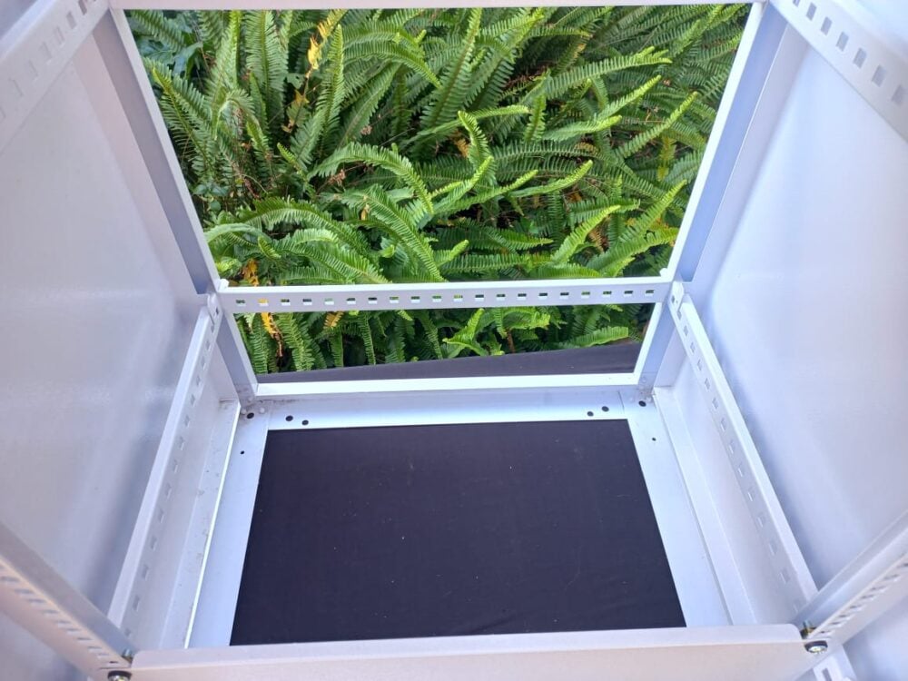 LOT: 2230 – Server Cabinet - Image 4