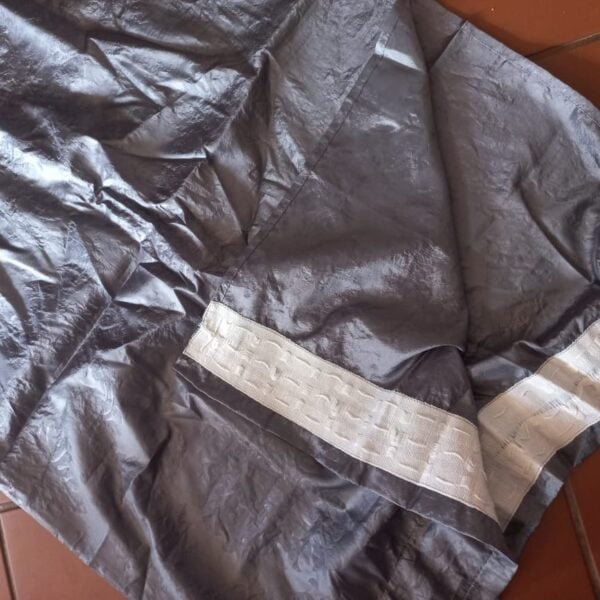 LOT: 2085 – Silver/Grey Curtain