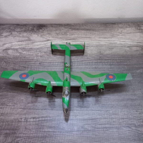 LOT 5067 : Model of a Handley Page Halifax