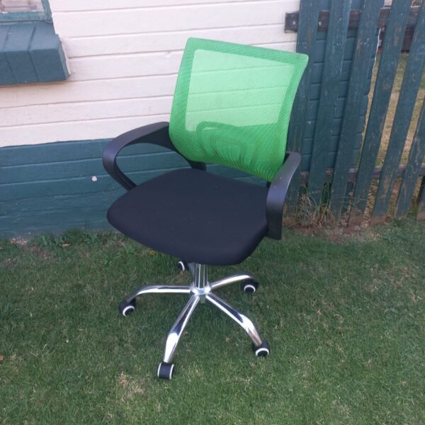 LOT #7233 : Mid-back with Green Mesh back and black seat